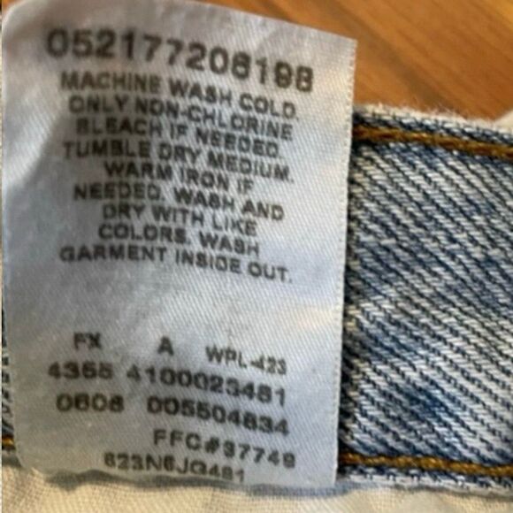 Levi's 550 Relaxed Straight Leg Jeans Blue Light Wash Distressed Denim 36x30 - Picture 10 of 10